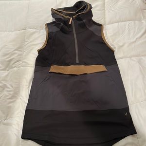 Indyeva pullover hooded vest tunic size small